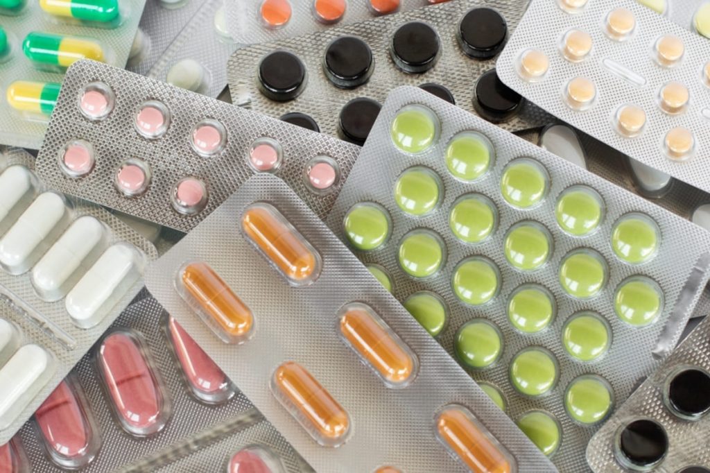 薬局で確認される「ジェネリック医薬品」←「通常の医薬品」との違いはある!?お金に余裕があるなら、通常の医薬品にするべきでしょうか?
