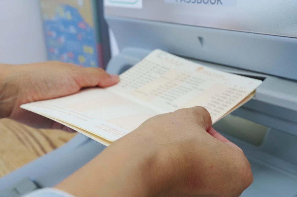 親が代わりに貯めていると思っていた「お年玉50万円分」が、親に使われていた!自分名義の口座だったけど、親なら引き出しても問題ないの?