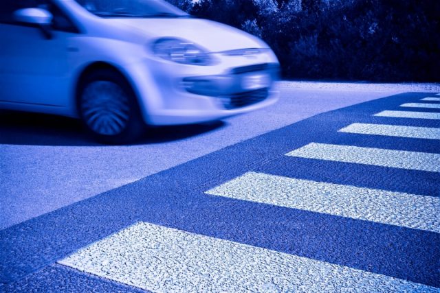 「歩行者がいるのに横断歩道を通過」で9000円、「右折禁止ルール違反」で7000円!? 新生活シーズンこそ要注意！「2025年春の交通取り締まり」の重点をもとに、気を付けたい違反行為・罰則を解説
