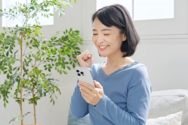 「予算1万円以下」で購入できる中古スマホにはどのような機種がある？購入時の注意点は？