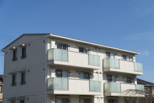 この春、大学進学と同時に上京します！ 「23区内」と「多摩地域」だとどのくらい家賃が変わるでしょうか？ 実際に住む際のそれぞれのメリットも教えてほしいです。