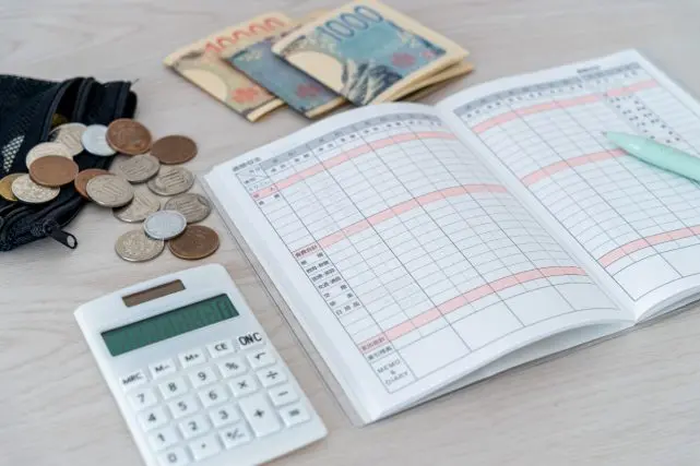 家計簿をつけ始めたら「毎月30万円以上」支出していることが判明!30代夫婦の「月の生活費」はいくらくらいが一般的なのでしょうか?
