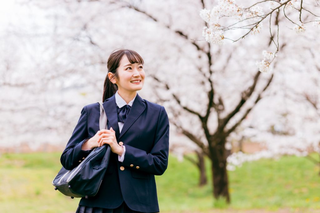来年「高校進学」を控えた娘。2025年4月より「高校無償化」が改正されましたが、「入学金」も対象でしょうか?