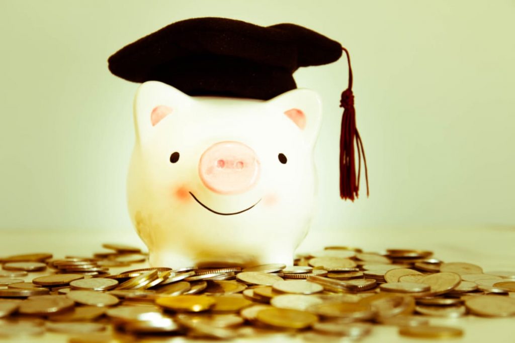 「奨学金は借金だから」と、大学費用400万円を「貯金+アルバイト」で用意するというわが子。本当に1円も借りないほうがいいの? メリットを確認