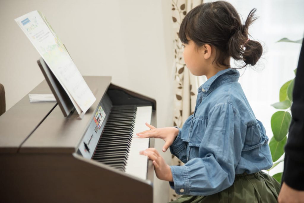 年収1200万円のわが家は、私立小に通う子どもの習い事に年間80万円…他の家庭もこれくらいかけているのでしょうか?