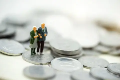 50代の一般家庭の貯蓄はどれくらいですか？自分たちの貯金は500万円なのですが少ないでしょうか…。