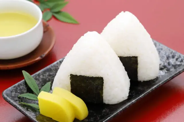 コンビニで「おにぎり2個とお茶」で毎日500円。これって節約になっているのでしょうか?