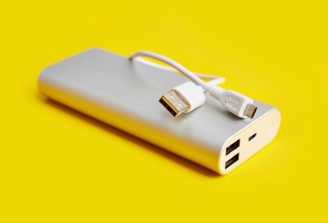 娘がレンタルの「モバイルバッテリー」を返却していなかったことが発覚！ 自動で「買い取り」になる場合もあるらしいけど、罰金や延滞金はどのくらいなのでしょうか？