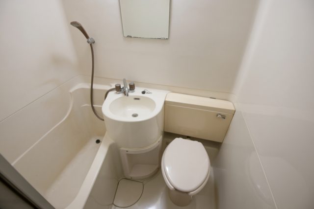 不動産屋に勧められた「ユニットバス物件」が家賃6万円とはいえ住むにはキツイ…23区内の家賃相場を考えれば我慢して済んだ方がいいのでしょうか？