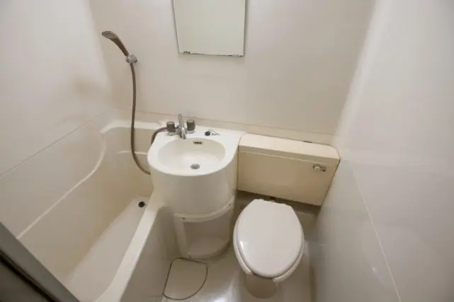 不動産屋に勧められた「ユニットバス物件」が家賃6万円とはいえ住むにはキツイ…23区内の家賃相場を考えれば我慢して済んだ方がいいのでしょうか?