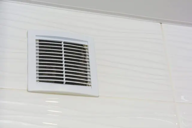 浴室の「換気扇」を毎日入浴後「5時間」つけっぱなし。1ヶ月で「電気代」はどれくらいかかる?流石に「500円」もかからない?
