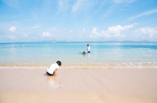 世帯年収600万円で家族3人GWに沖縄に行くのは妥当？ビジネスホテルと民泊ならどちらがお得になる？