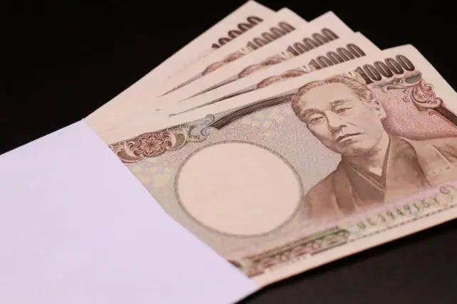 親から「家に入れるお金を3万円から5万円に上げてほしい」と言われました。20代で実家に住んでいる人はどのくらいお金を入れているのでしょうか?