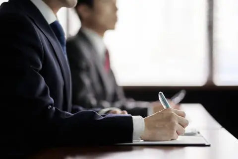 職場は土日も「新入社員研修」があるけど、新人から「代休はありますか？」と質問が！ 自分の頃は休日の研修も“当たり前”でしたが、今の時代は問題になるのでしょうか？ 割増賃金や代休の取り扱いも含め解説