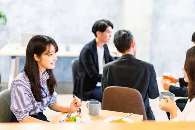 夫は毎日社食を利用していますが「1食700円」だそうです。社食にしては高い印象ですが、このくらいが普通なのでしょうか?