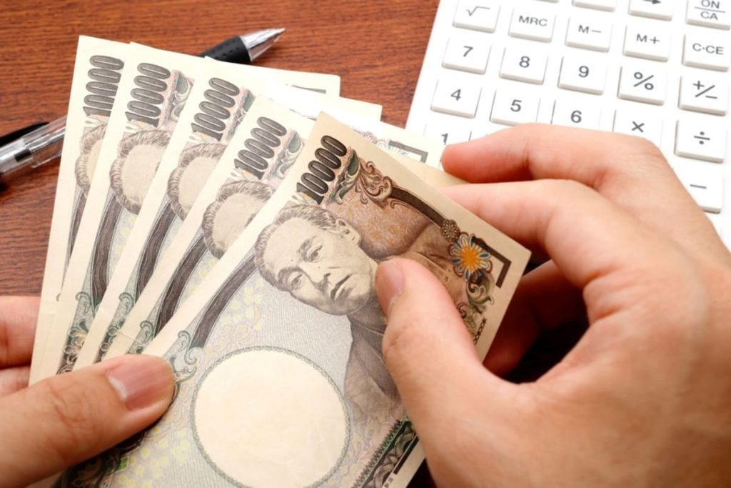 「子どもが小さい頃がお金の貯め時」とよく聞きますが、小中学生の頃、どのくらい貯めておくものなのでしょうか?