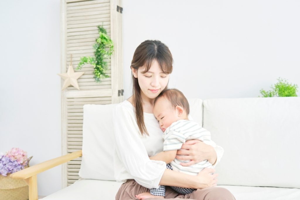 友人が「シングルマザー」になったのですが、節約はするものの想像より変化は小さいと言います。ひとり親への「国の支援」はかなり手厚いのでしょうか?
