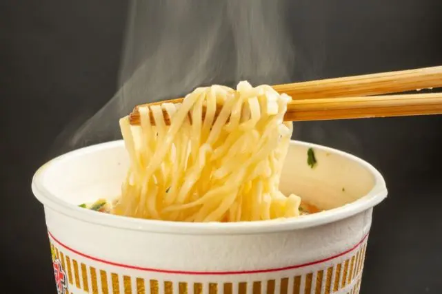 息子に月「4万円」を仕送りしていますが、「毎日カップ麺生活」をしているそうです。仕送り額を増やさずに健康的な食生活を送ってもらうにはどうすればよいでしょうか?