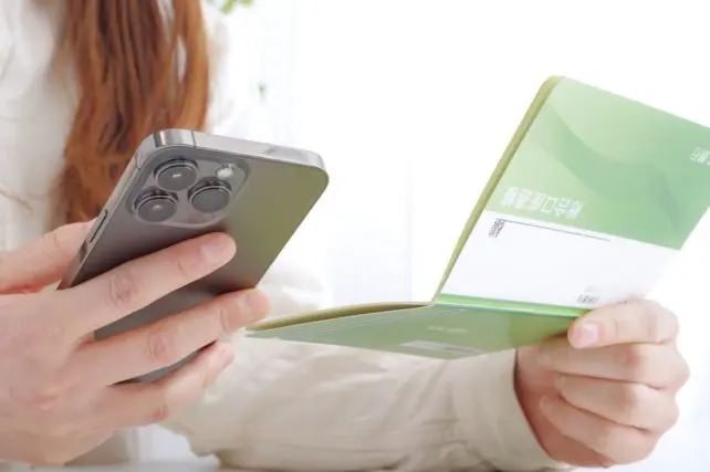 紙の通帳は「発行手数料」がかかるので「Web通帳」への切り替えを検討しています。利用する際に注意点はあるのでしょうか?