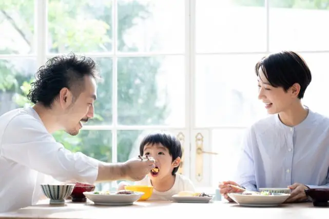「家族5人で月3万円の食費」でやりくりしている友人がいます。どうやって実現しているのでしょうか?