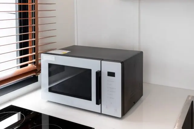 電子レンジ「500W」と「600W」ではどちらがお得にお弁当を温められる?