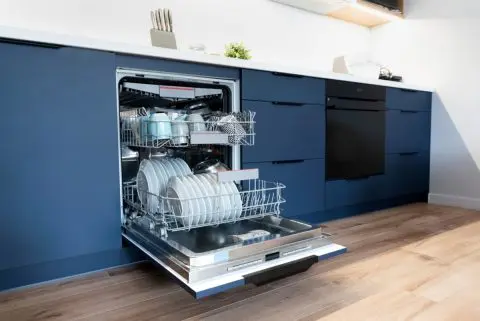 毎日「夜20時過ぎ」に洗濯機や食洗機を使う共働き世帯です。毎月の電気代が「1万円」を超えることが多いのですが「夜の電気代が安くなるプラン」に変えた方が「節約」になりますか？
