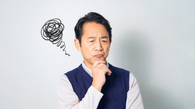 50代で貯金が「200万円」しかなく焦っています。定年までにあといくら貯めれば「老後貧乏」にならずにすみますか？