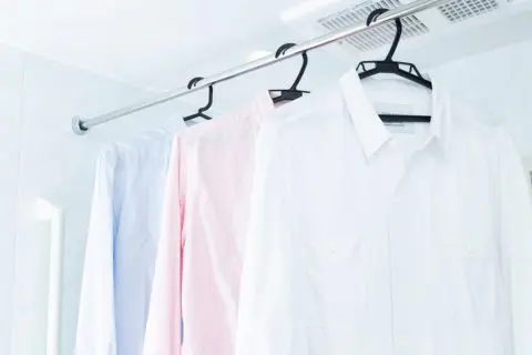 20万円以上かかる場合も？！ 「浴室乾燥機の交換」にかかる「費用」はどれくらい？ 「交換頻度の目安」についても解説。