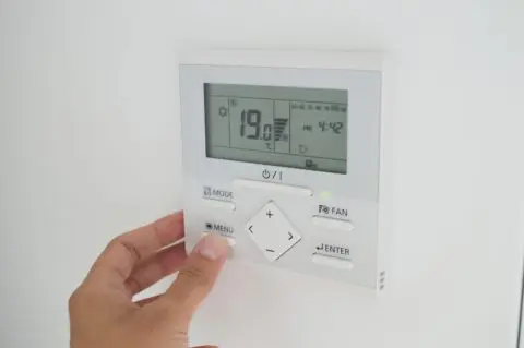 友人が新築住宅に「全館空調」を導入していました。「どの部屋でも快適」とのことですが、年間のコストはどのくらいかかるのでしょうか？