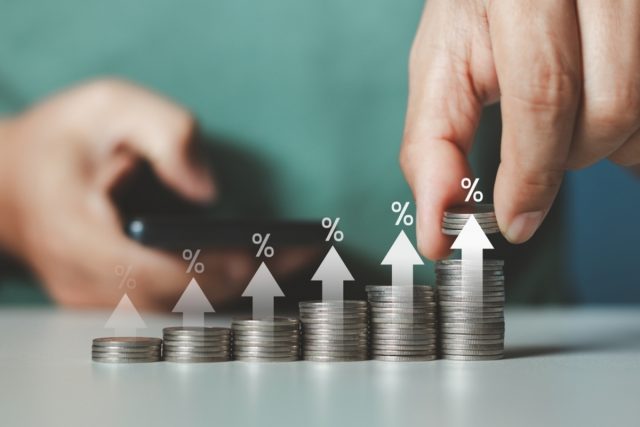 友人が「老後に2000万円用意できない」と言っていて、私だけじゃないとホッとしたのですが、実際はこっそり貯蓄している人は多いのでしょうか？