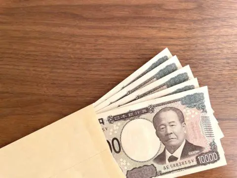 実家住みの20代で「月3万円」お金を入れていますが「もっと入れてほしい」と言われます。「食費と水道光熱費」で、毎月どのくらいの額が最適ですか？