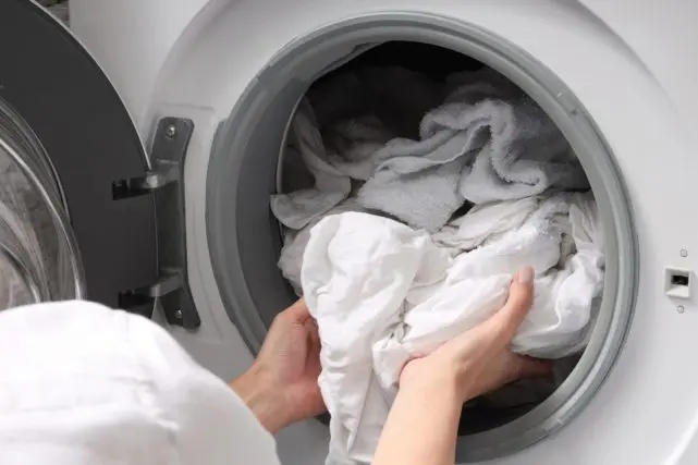 「10万円」を超える高い買い物になりがちな「ドラム式洗濯機」。タイプによって「電気代」が「倍以上」も変わる!?→購入時にチェックしたいポイントは?
