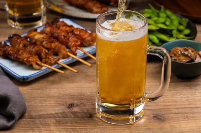 月給1万円アップしたので、毎日「150円のチューハイ3本」から、「すべてビール」に変えようと思います。家計にどの程度影響がありますか?