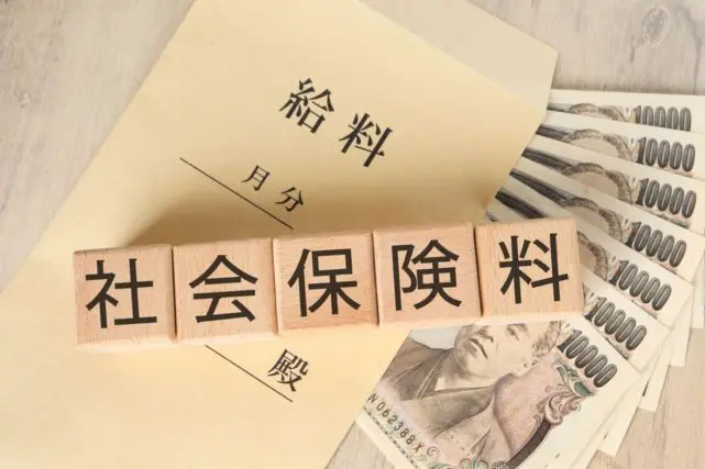 SNS上で「4〜6月の残業を減らせば社会保険料は安くなる」などの書き込みを見かけたという夫。これって一体どういう仕組みなのでしょうか?直近で夫の給与が「10万」上がったのですが、なにか影響はあるでしょうか?