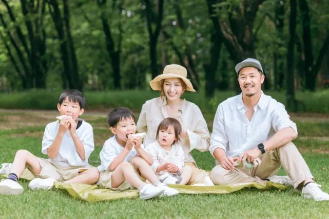 共働きで外食が多く、5人家族で「食費」が「月15万円」……。「自炊を増やす」以外で食費をおさえる方法はありますか?