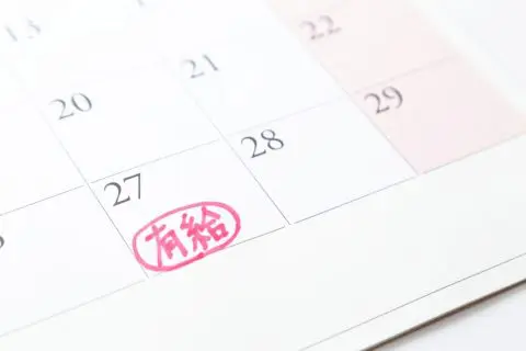 新入社員ですが4月に付与された「有給」を使い切ってしまいました…来年度分が付与されるまでは、休むたびに給料が減るのですか？