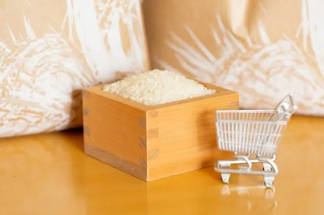 家族4人でお米を「月20kg」消費します。月のお米代が「1万7000円」を超え家計に大打撃なのですが、もう「5kg2000円」には戻らないのでしょうか?