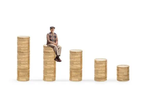 国民年金と厚生年金で「受け取れる金額」が大きく違うと言いますが、国民年金ってそんなに金額が少ないのですか？それだけで生活していけるのでしょうか？