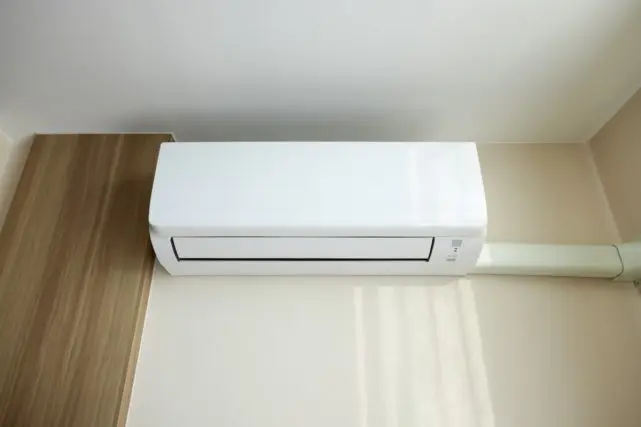 実家のエアコンは「12年」もの! 「省エネ機能付き」の最新型に買い替えたら「電気代」が月1000円近く節約につながる可能性も?