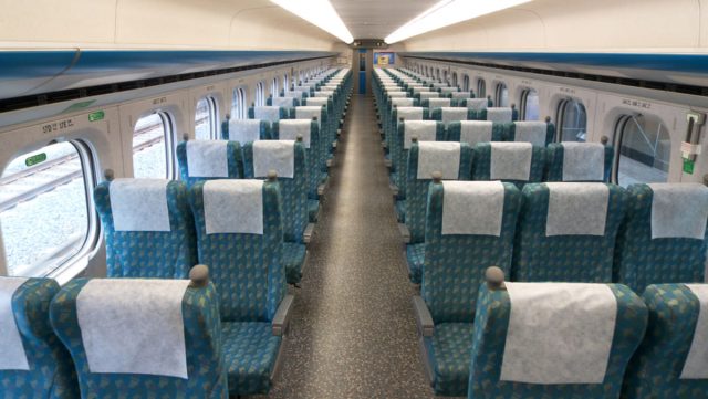 乗っていた新幹線が「トラブル」で停車！ 2時間以上遅れて到着したら「払い戻し」が受けられるって本当？「グリーン料金・グランクラス料金」も対象になるのでしょうか？