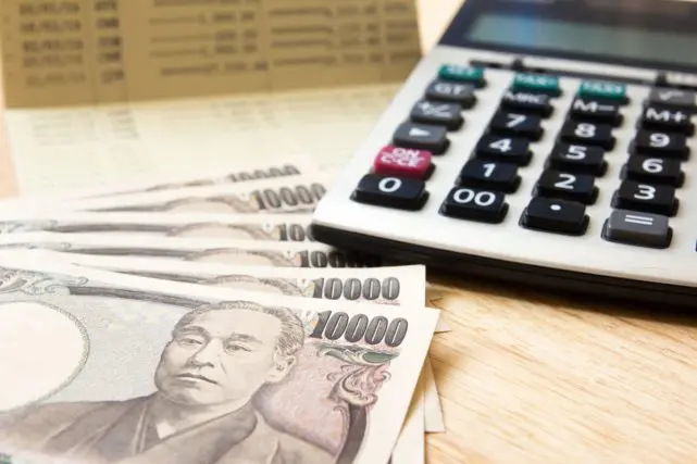 42歳で貯蓄は「200万円」ほどです。平均貯蓄が「1000万円」近いと聞いてショックなのですが、本当にそれだけ貯蓄しているのでしょうか?「中央値」もあわせて解説
