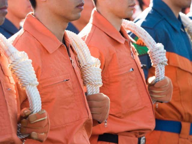 「レスキュー隊」の年収はどのくらい？「消防士」と年収や仕事内容に違いはある？