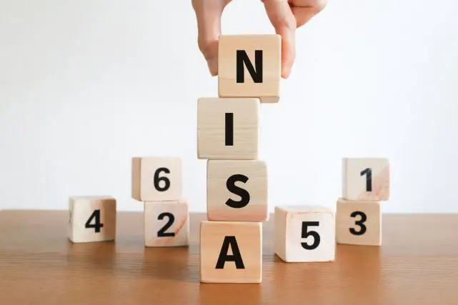 「アメリカの関税措置」の影響で株価の変動が心配です…。「NISA」をやめて「貯蓄」にまわすべきでしょうか?