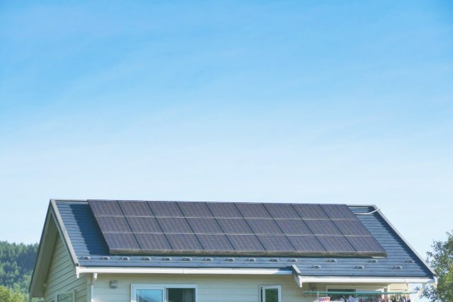 マイホームを建てる際に勧められた「太陽光発電」。設置に「200万円」もかかったのですが、本当に「元は取れる」のでしょうか…？