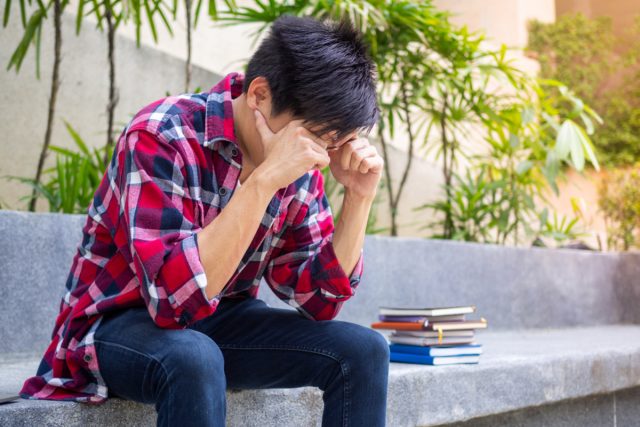 大学生の息子が、留年しそう…！1年分の学費を息子に納めさせるのは可哀想でしょうか？