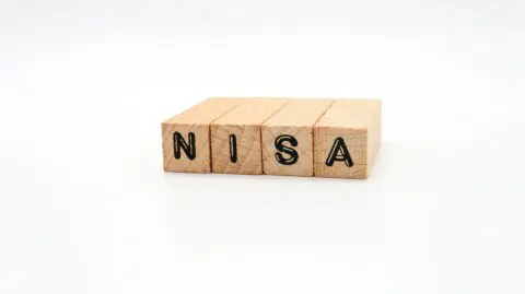 「プラチナNISA」で毎月分配型の投資信託が“高齢者”に限って購入できる!? なぜ「現行NISA」では購入できないの？ 解禁が検討されている理由を解説