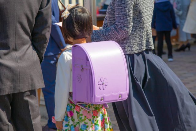 来年、小学生になる娘がいます。「ランドセルは平均6万円」と聞いたのですが、本当にその価格が妥当なのでしょうか？