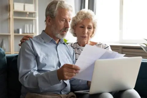 「年金だけで夫婦が暮らしていけるのはすごい！」と言われました。実際はカツカツで全く余裕はないのですが、割合としては少ないのでしょうか？