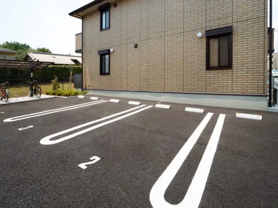 田舎の実家をとりあえず「駐車場」にしたら後悔…!“土地活用=正解”とは限らない理由とは?
