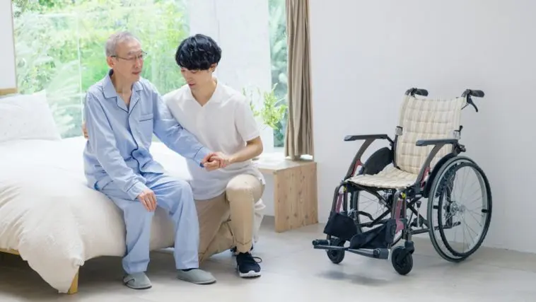 65歳の父に「介護が必要になったら施設に入れてほしい」と言われました。どのくらい費用がかかるのでしょうか?